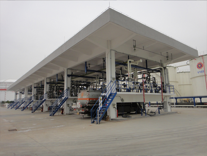 汽柴油裝車現(xiàn)場(chǎng)圖 汽柴油裝車現(xiàn)場(chǎng)圖